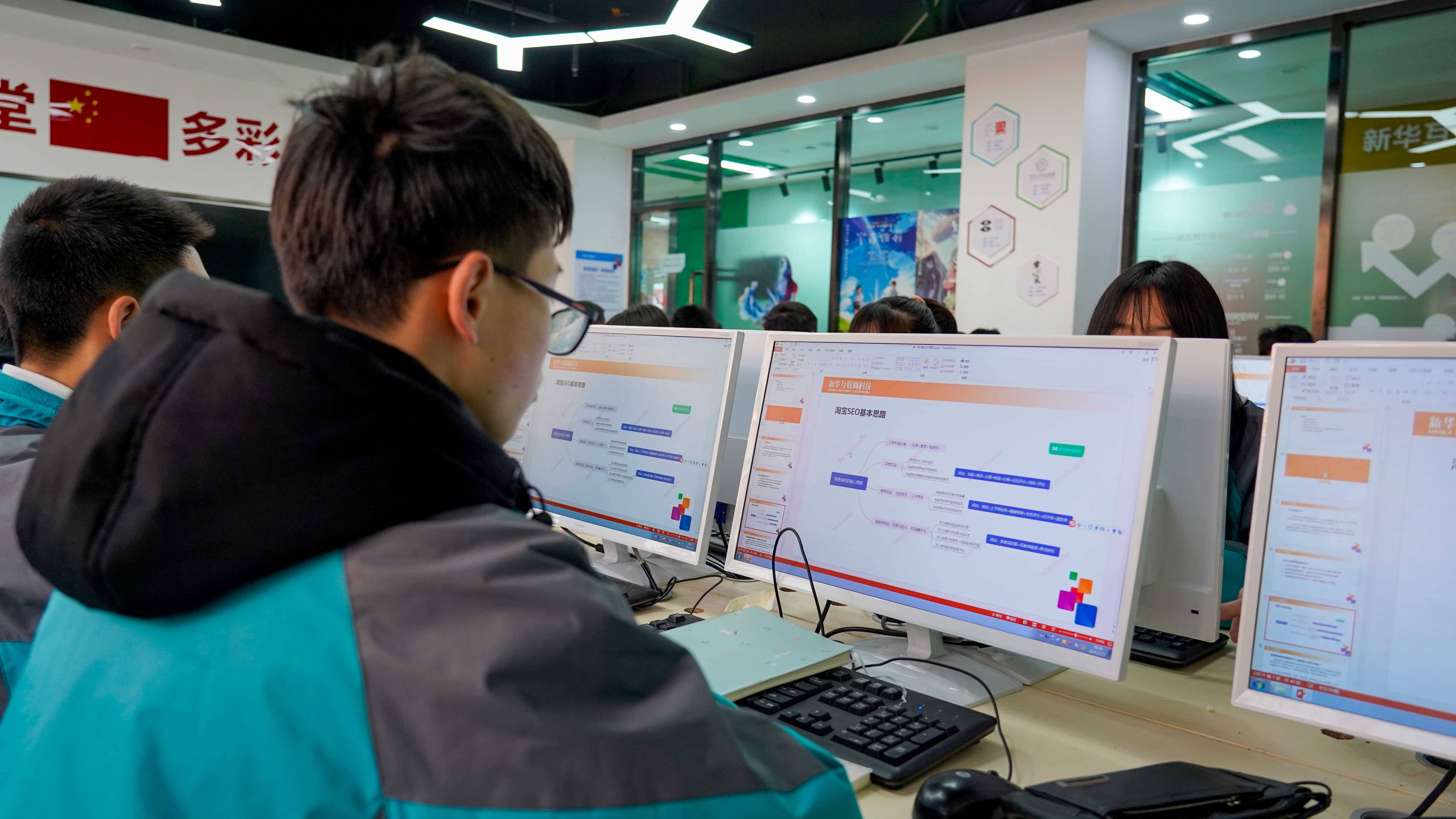 考不上高中的男孩，選擇網(wǎng)絡(luò)與信息安全與軟件開(kāi)發(fā)專業(yè)前景解析